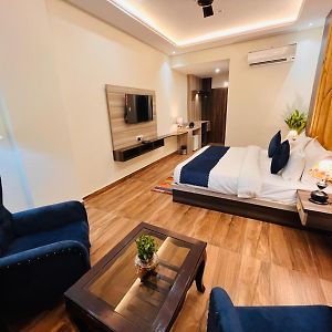 Hotel Ganges Blossam, Haridwar - Mountain View With Open Rooftop Cafe